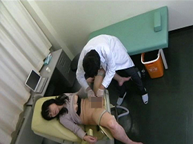 産婦人科レ○プ 睡眠薬を飲ませ寝バック中出しする医師 盗撮映像ベスト4時間22人　サンプル画像02